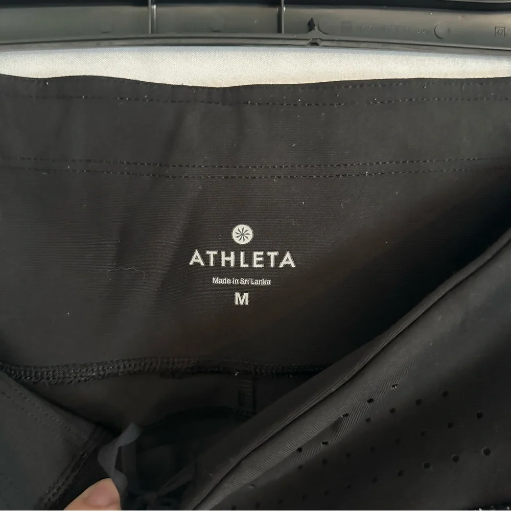 Athleta Printed Stealth TruCool Capri Leggings cut out design White/Black Size M - Picture 2 of 4